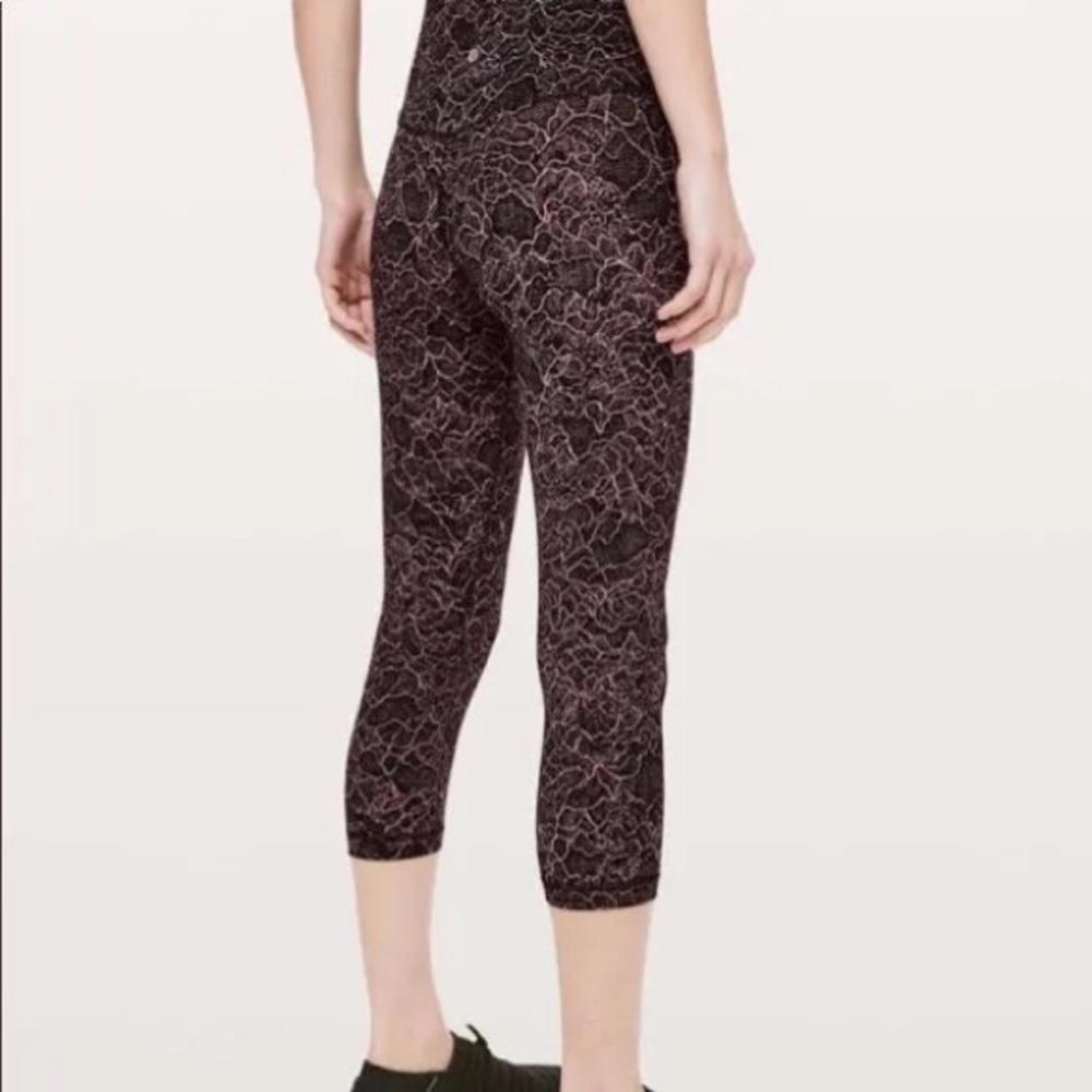 Like new! Lululemon align crop legging.
